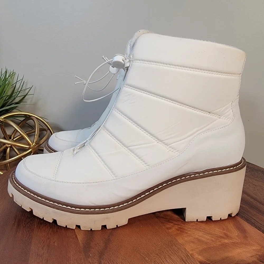 Blondo Daisy White Quilted Waterproof Ankle Boots Size 10